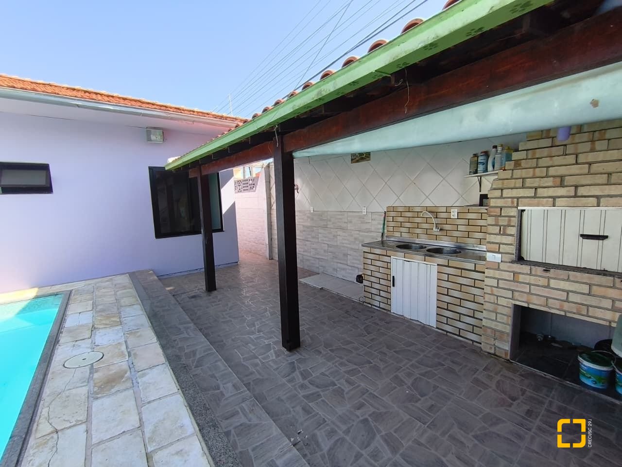 Casa com 190m², 5 quartos (sendo 1 suíte), 4 garagens, no bairro Campeche em Florianópolis