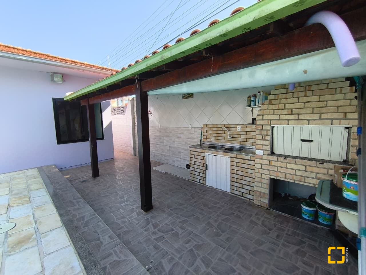 Casa com 190m², 5 quartos (sendo 1 suíte), 4 garagens, no bairro Campeche em Florianópolis
