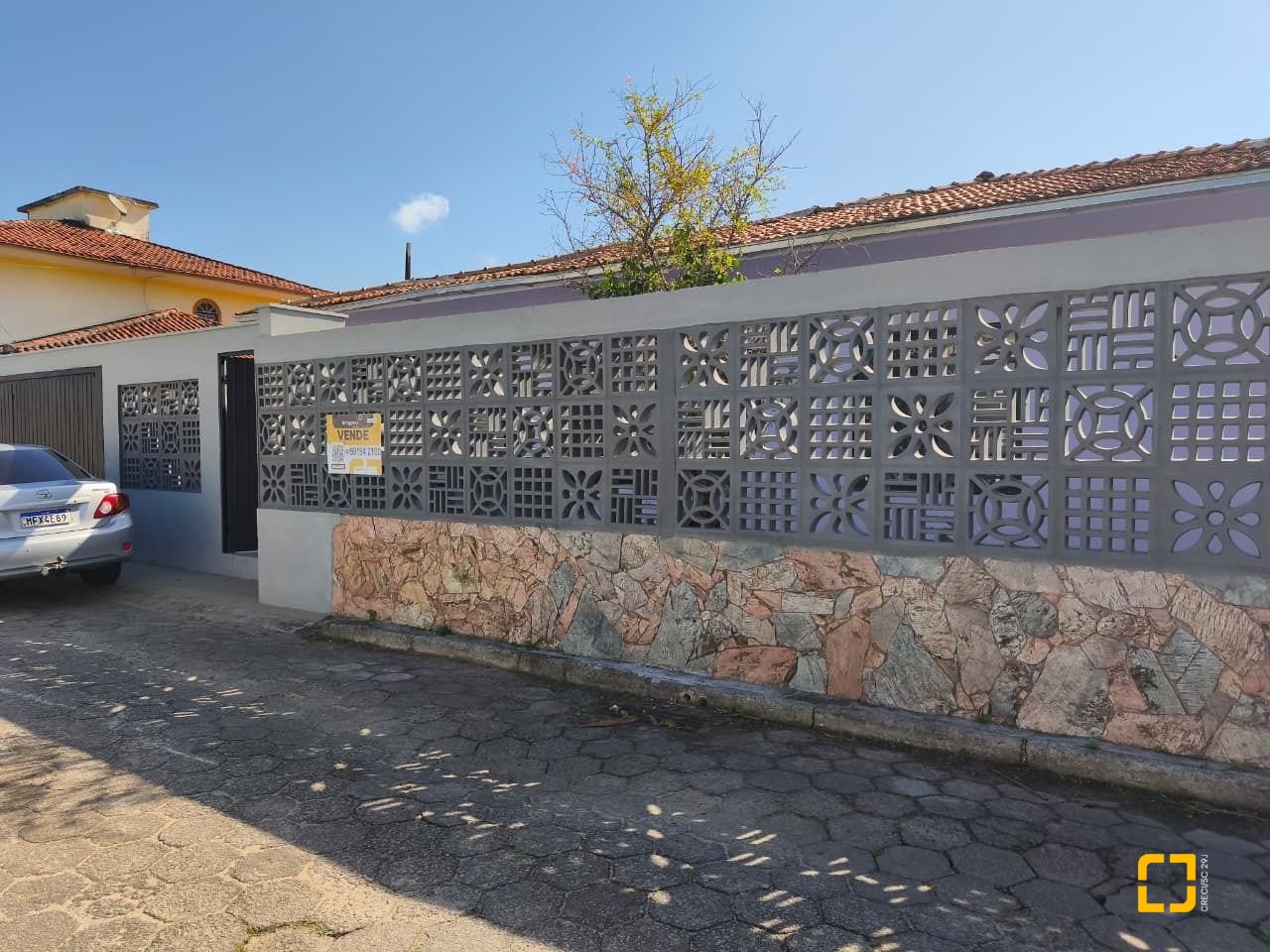 Casa com 190m², 5 quartos (sendo 1 suíte), 4 garagens, no bairro Campeche em Florianópolis