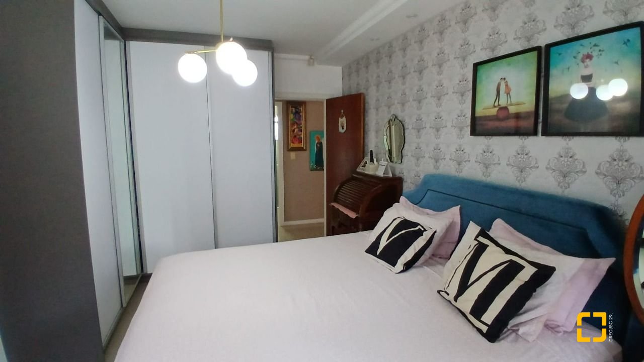 Casa com 214m², 4 quartos (sendo 1 suíte), 4 garagens, no bairro Jardim Atlântico em Florianópolis