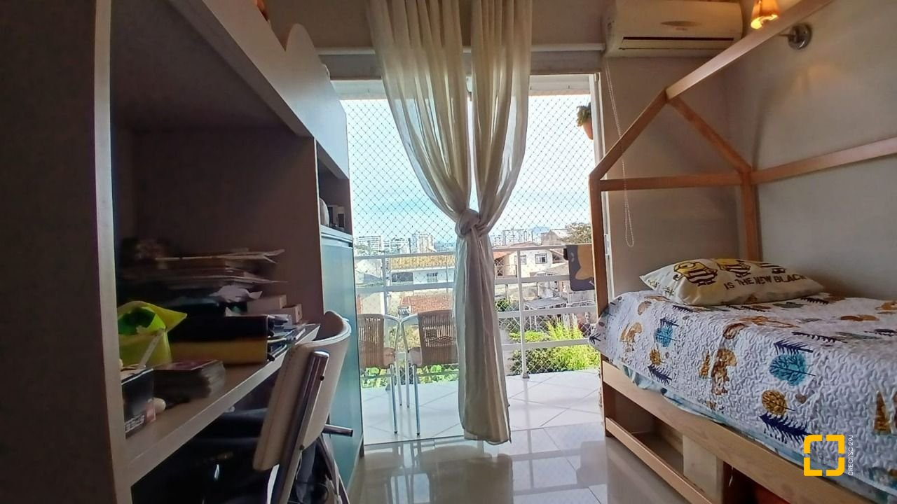 Casa com 214m², 4 quartos (sendo 1 suíte), 4 garagens, no bairro Jardim Atlântico em Florianópolis