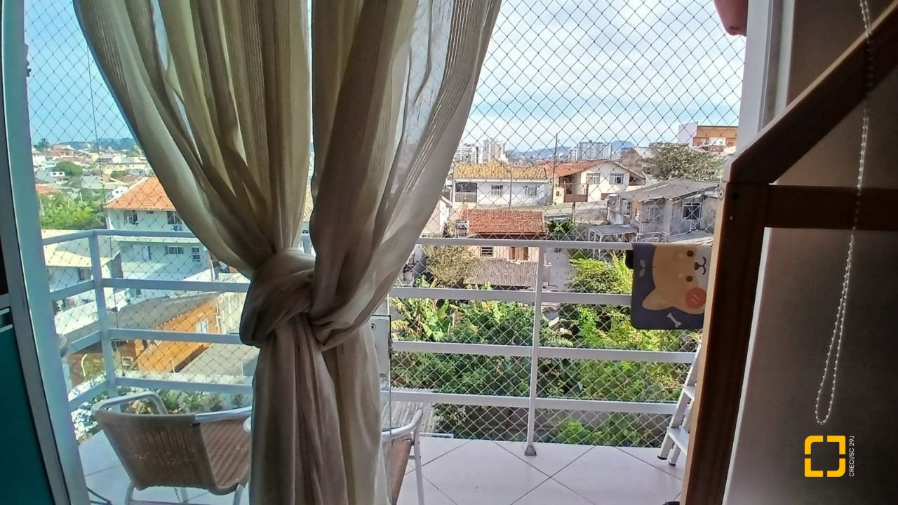 Casa com 214m², 4 quartos (sendo 1 suíte), 4 garagens, no bairro Jardim Atlântico em Florianópolis