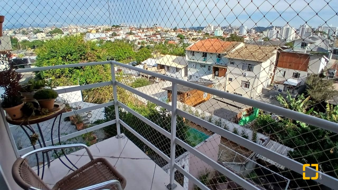 Casa com 214m², 4 quartos (sendo 1 suíte), 4 garagens, no bairro Jardim Atlântico em Florianópolis