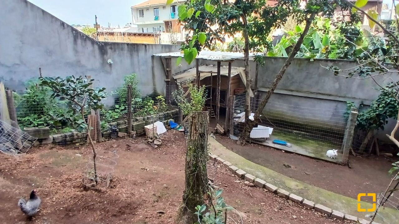 Casa com 214m², 4 quartos (sendo 1 suíte), 4 garagens, no bairro Jardim Atlântico em Florianópolis