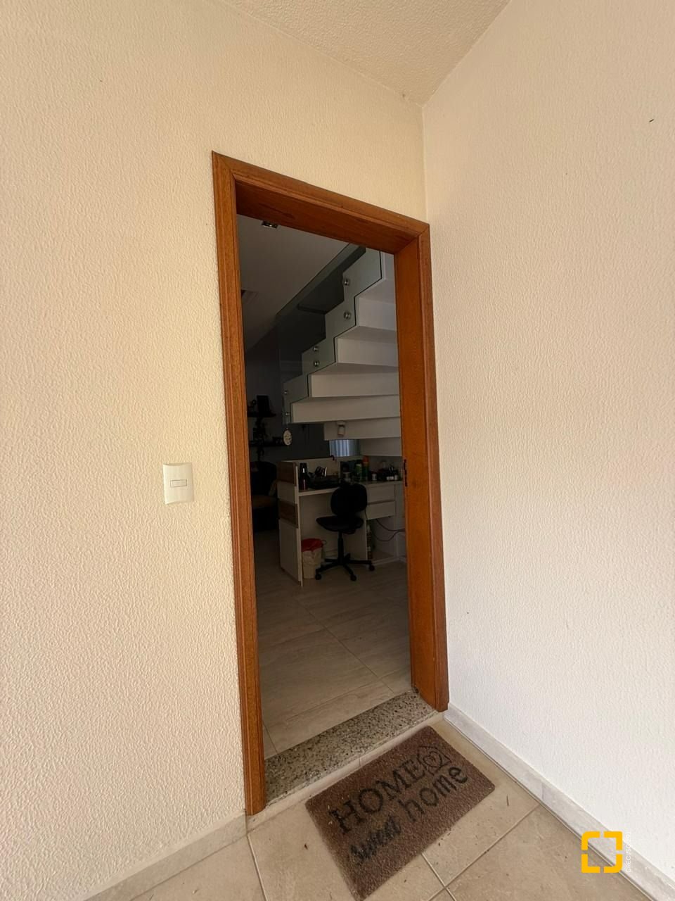 Casa com 291m², 9 quartos (sendo 4 suítes), 2 garagens, no bairro Cachoeira do Bom Jesus em Florianópolis