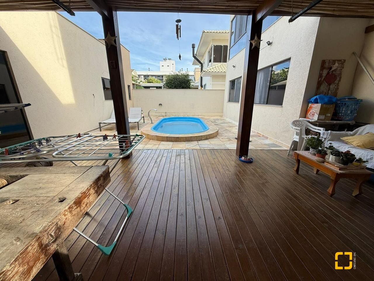 Casa com 291m², 9 quartos (sendo 4 suítes), 2 garagens, no bairro Cachoeira do Bom Jesus em Florianópolis