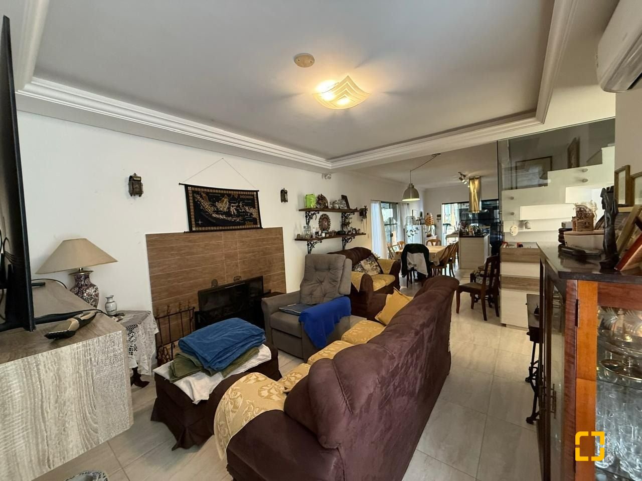 Casa com 291m², 9 quartos (sendo 4 suítes), 2 garagens, no bairro Cachoeira do Bom Jesus em Florianópolis