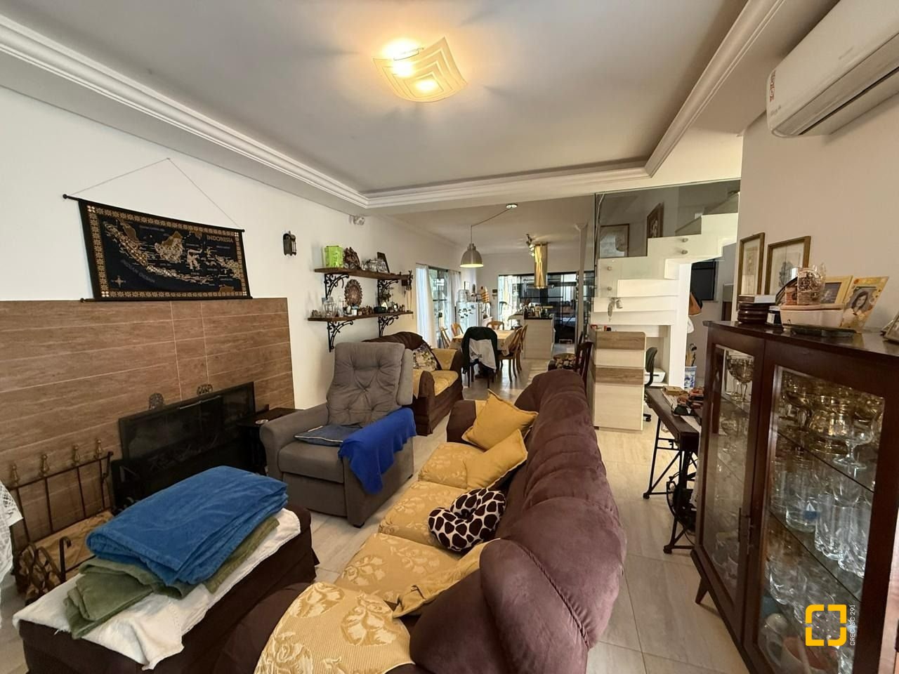 Casa com 291m², 9 quartos (sendo 4 suítes), 2 garagens, no bairro Cachoeira do Bom Jesus em Florianópolis