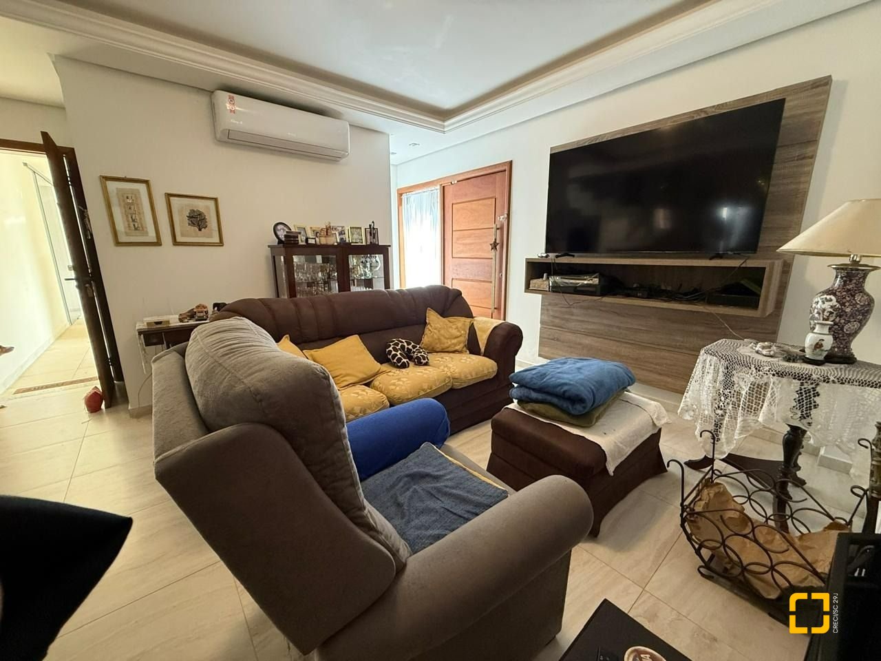 Casa com 291m², 9 quartos (sendo 4 suítes), 2 garagens, no bairro Cachoeira do Bom Jesus em Florianópolis