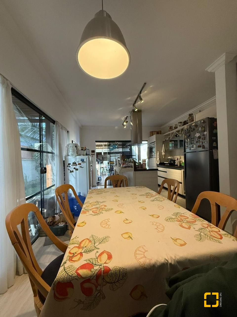 Casa com 291m², 9 quartos (sendo 4 suítes), 2 garagens, no bairro Cachoeira do Bom Jesus em Florianópolis