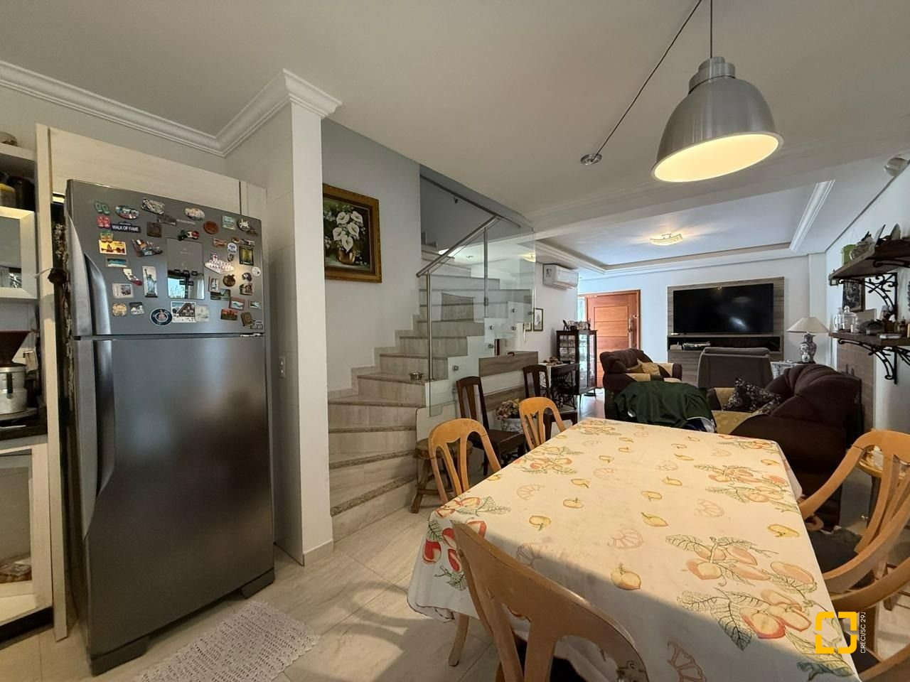 Casa com 291m², 9 quartos (sendo 4 suítes), 2 garagens, no bairro Cachoeira do Bom Jesus em Florianópolis
