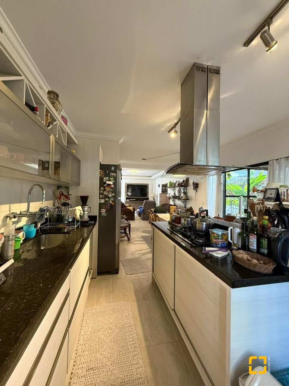 Casa com 291m², 9 quartos (sendo 4 suítes), 2 garagens, no bairro Cachoeira do Bom Jesus em Florianópolis
