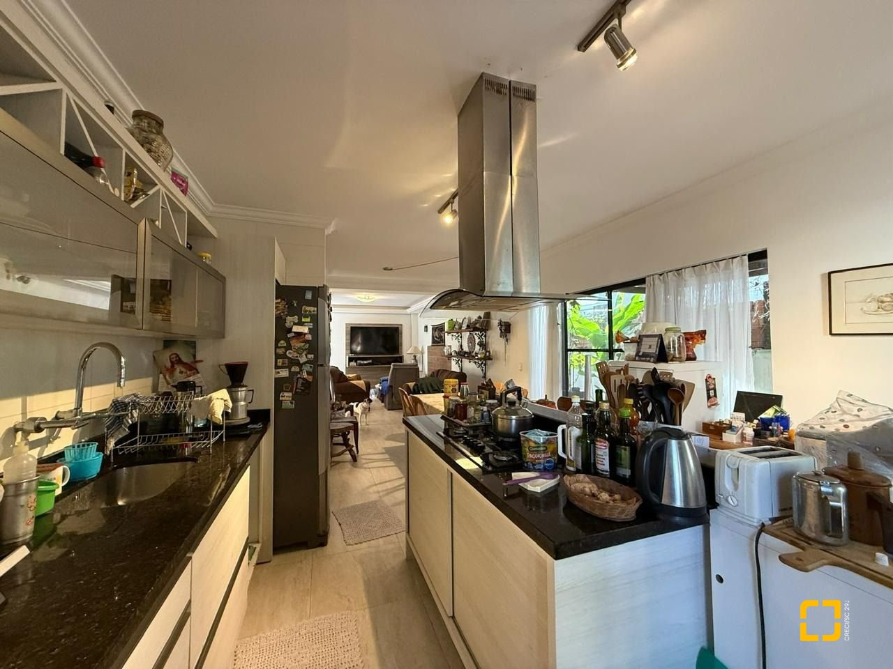 Casa com 291m², 9 quartos (sendo 4 suítes), 2 garagens, no bairro Cachoeira do Bom Jesus em Florianópolis