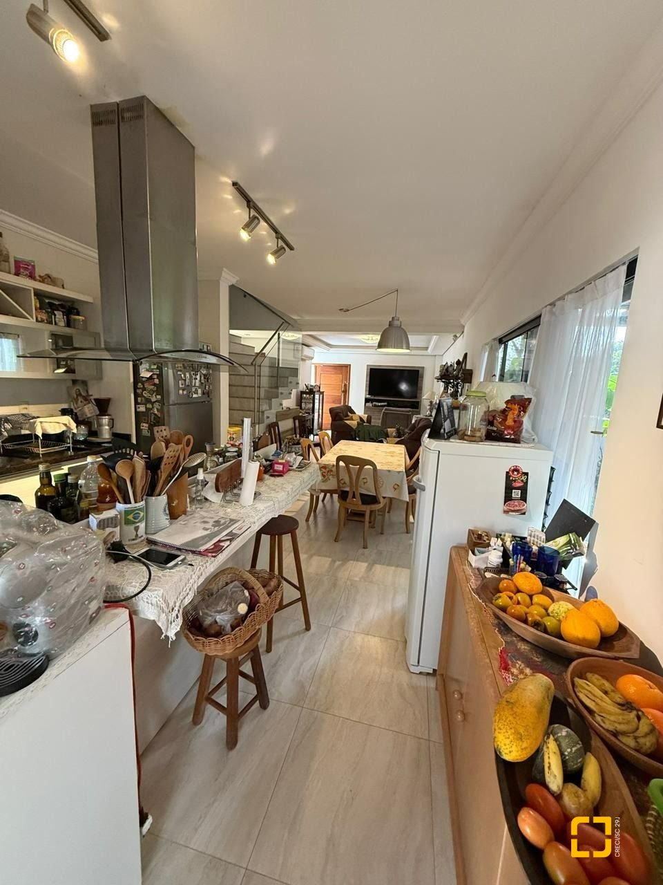 Casa com 291m², 9 quartos (sendo 4 suítes), 2 garagens, no bairro Cachoeira do Bom Jesus em Florianópolis
