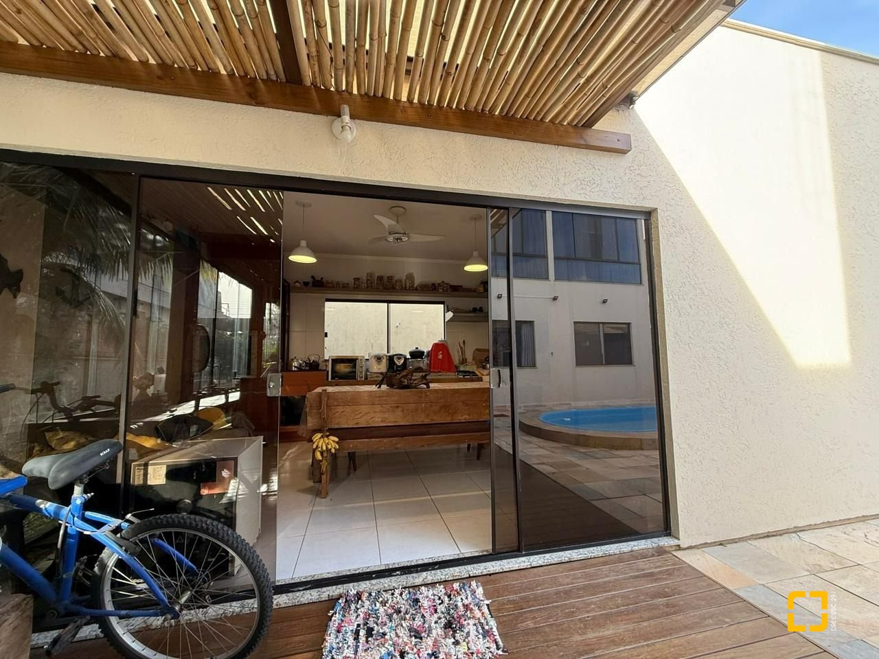 Casa com 291m², 9 quartos (sendo 4 suítes), 2 garagens, no bairro Cachoeira do Bom Jesus em Florianópolis