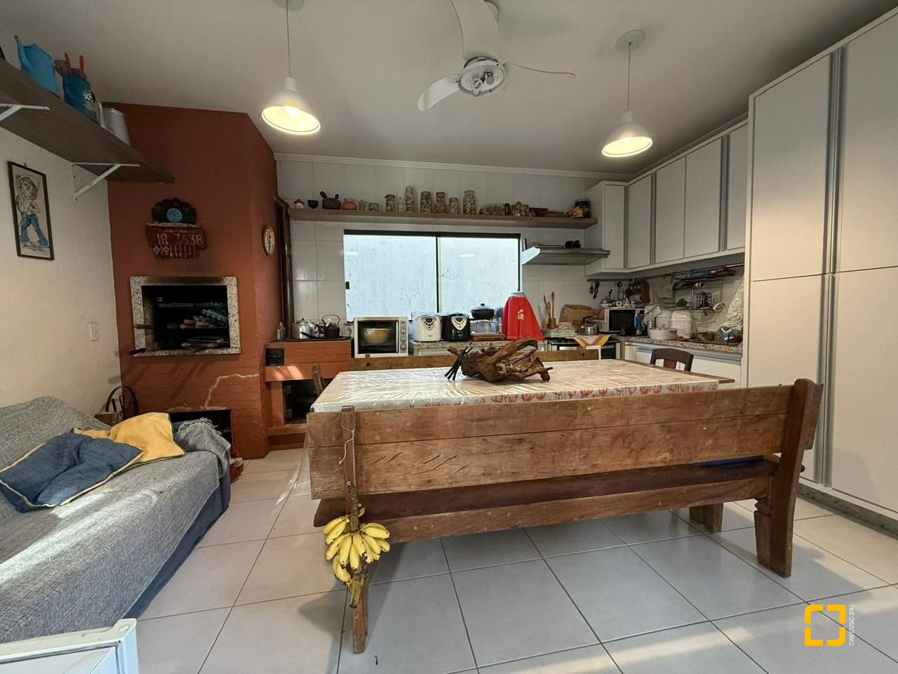 Casa com 291m², 9 quartos (sendo 4 suítes), 2 garagens, no bairro Cachoeira do Bom Jesus em Florianópolis