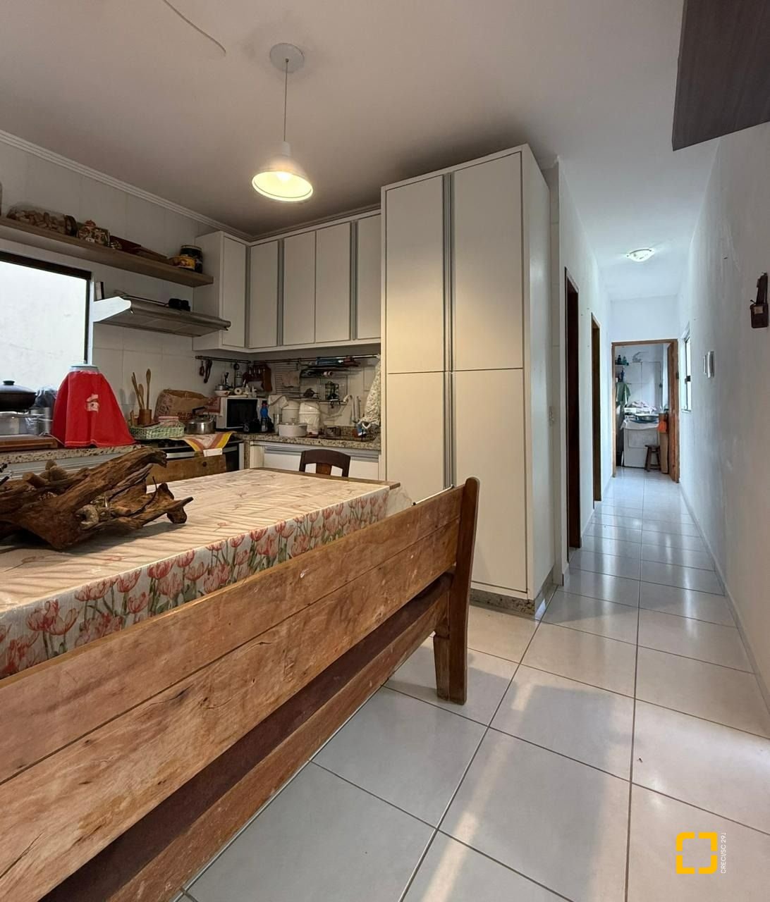 Casa com 291m², 9 quartos (sendo 4 suítes), 2 garagens, no bairro Cachoeira do Bom Jesus em Florianópolis