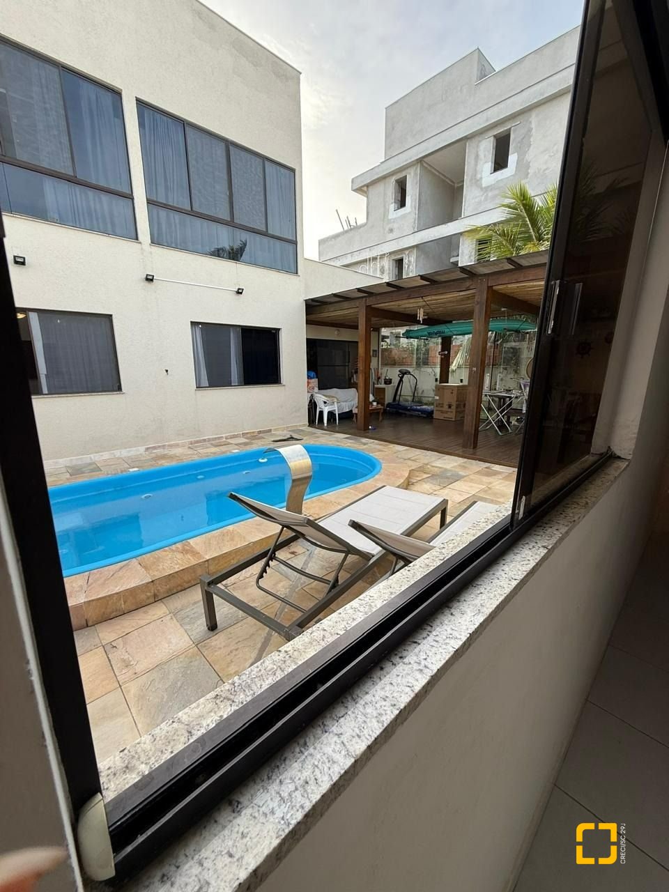 Casa com 291m², 9 quartos (sendo 4 suítes), 2 garagens, no bairro Cachoeira do Bom Jesus em Florianópolis