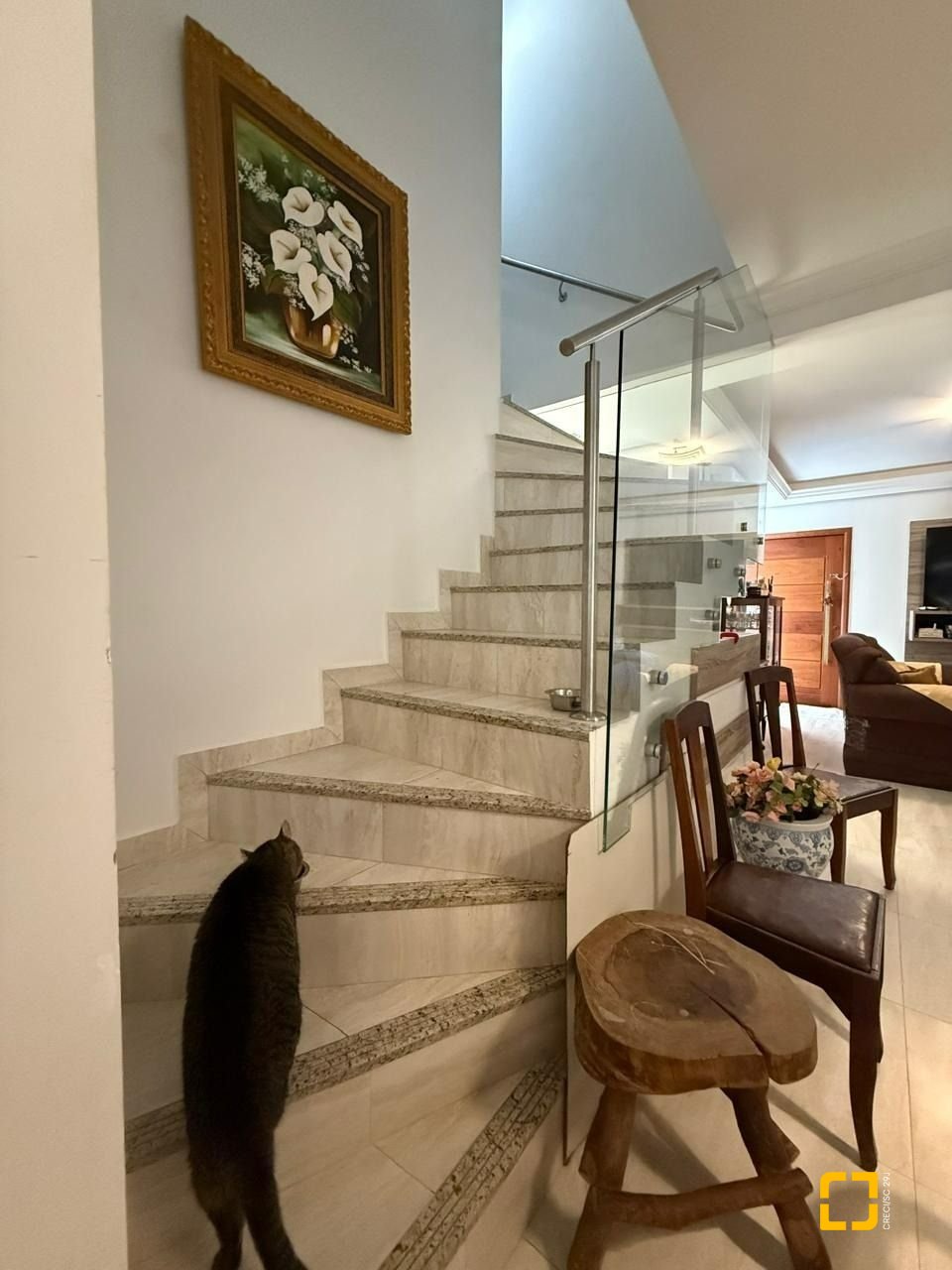 Casa com 291m², 9 quartos (sendo 4 suítes), 2 garagens, no bairro Cachoeira do Bom Jesus em Florianópolis