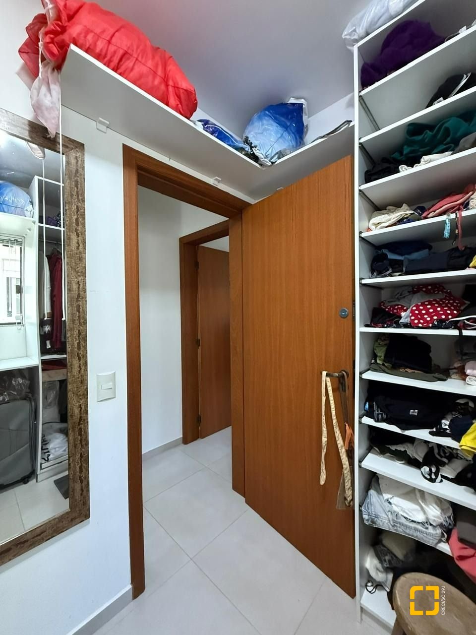 Casa com 291m², 9 quartos (sendo 4 suítes), 2 garagens, no bairro Cachoeira do Bom Jesus em Florianópolis