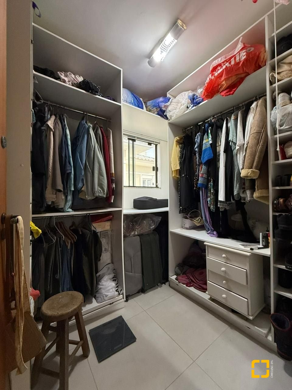 Casa com 291m², 9 quartos (sendo 4 suítes), 2 garagens, no bairro Cachoeira do Bom Jesus em Florianópolis