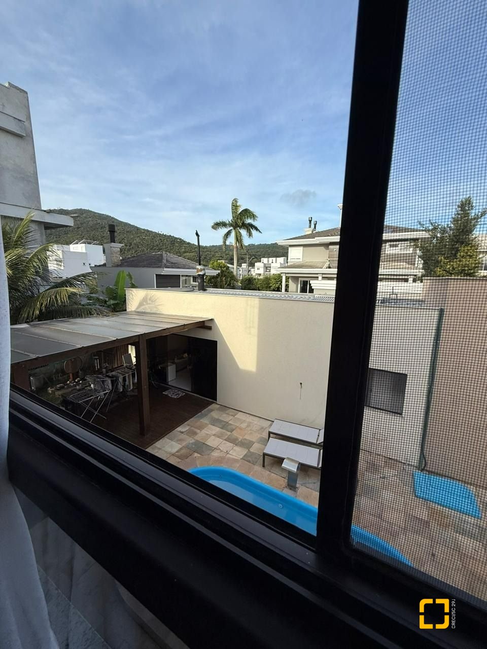 Casa com 291m², 9 quartos (sendo 4 suítes), 2 garagens, no bairro Cachoeira do Bom Jesus em Florianópolis