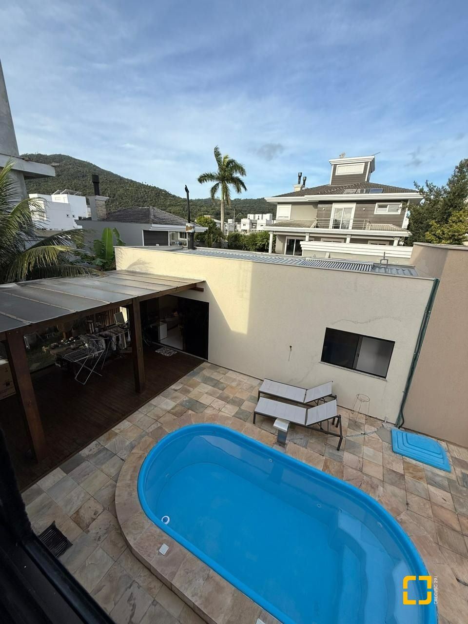Casa com 291m², 9 quartos (sendo 4 suítes), 2 garagens, no bairro Cachoeira do Bom Jesus em Florianópolis