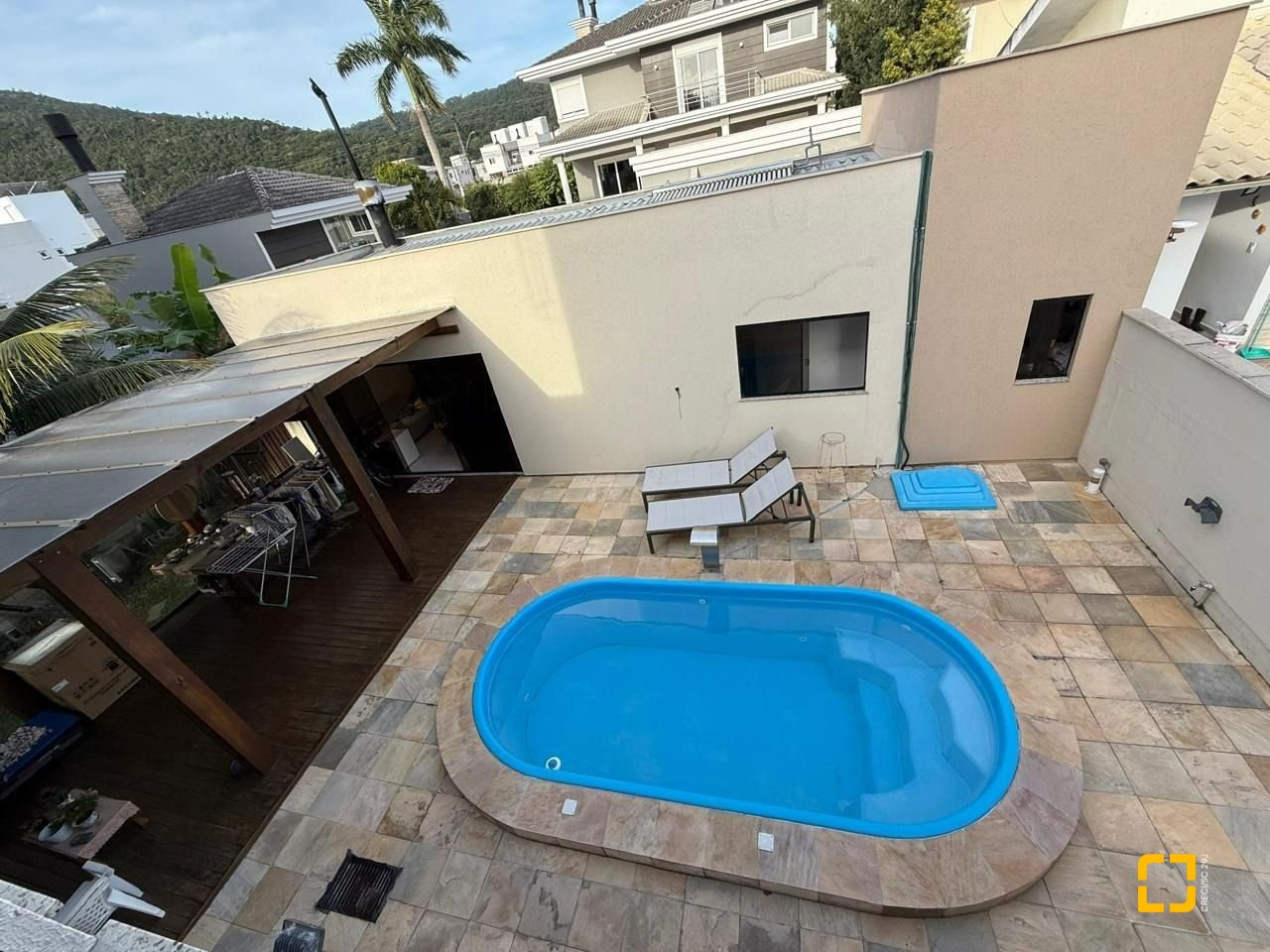 Casa com 291m², 9 quartos (sendo 4 suítes), 2 garagens, no bairro Cachoeira do Bom Jesus em Florianópolis