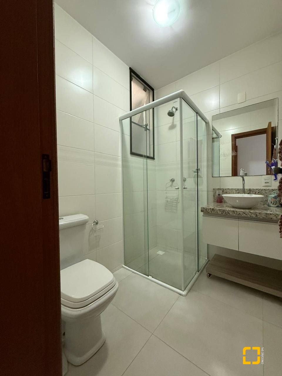 Casa com 291m², 9 quartos (sendo 4 suítes), 2 garagens, no bairro Cachoeira do Bom Jesus em Florianópolis