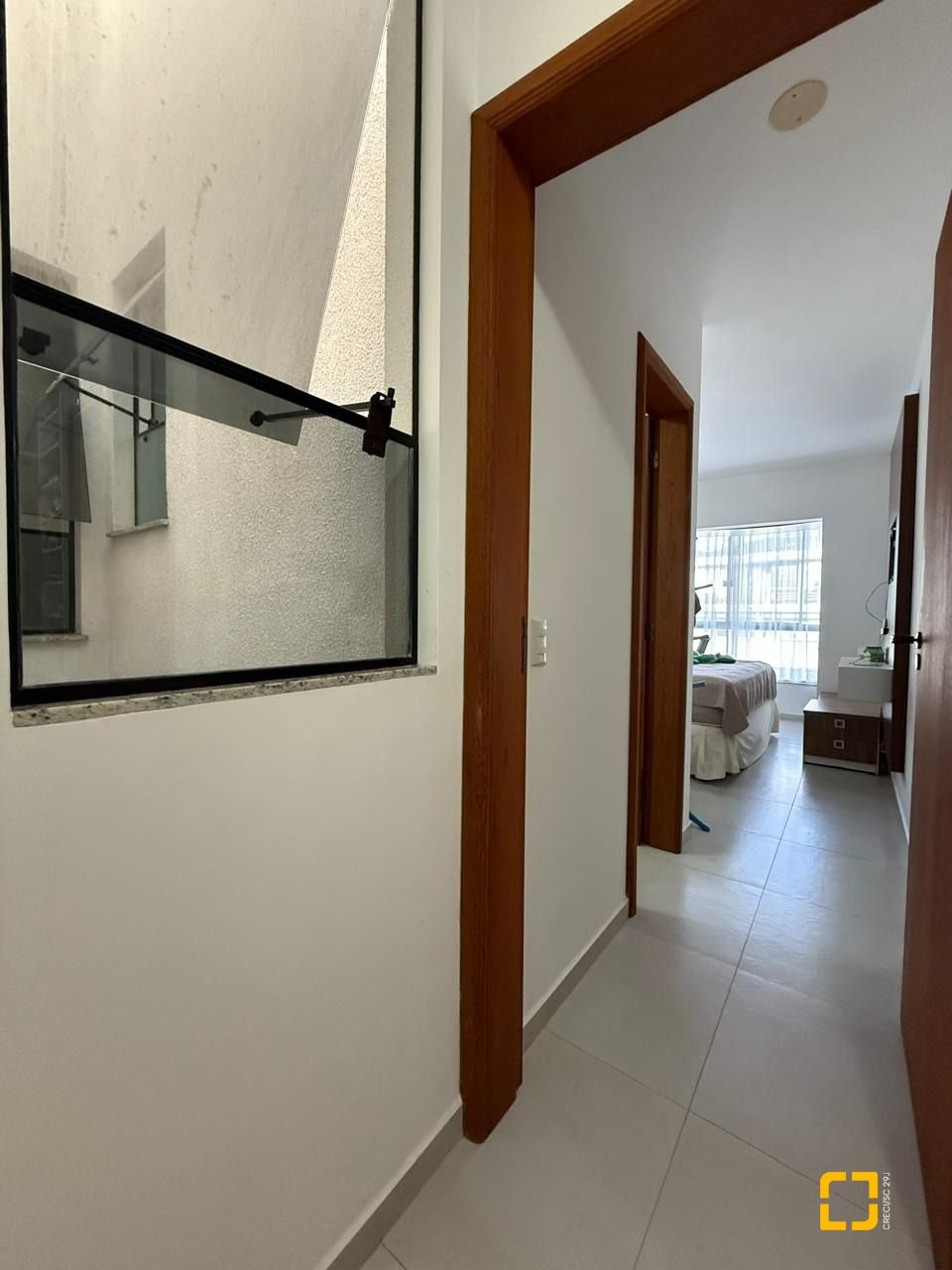Casa com 291m², 9 quartos (sendo 4 suítes), 2 garagens, no bairro Cachoeira do Bom Jesus em Florianópolis
