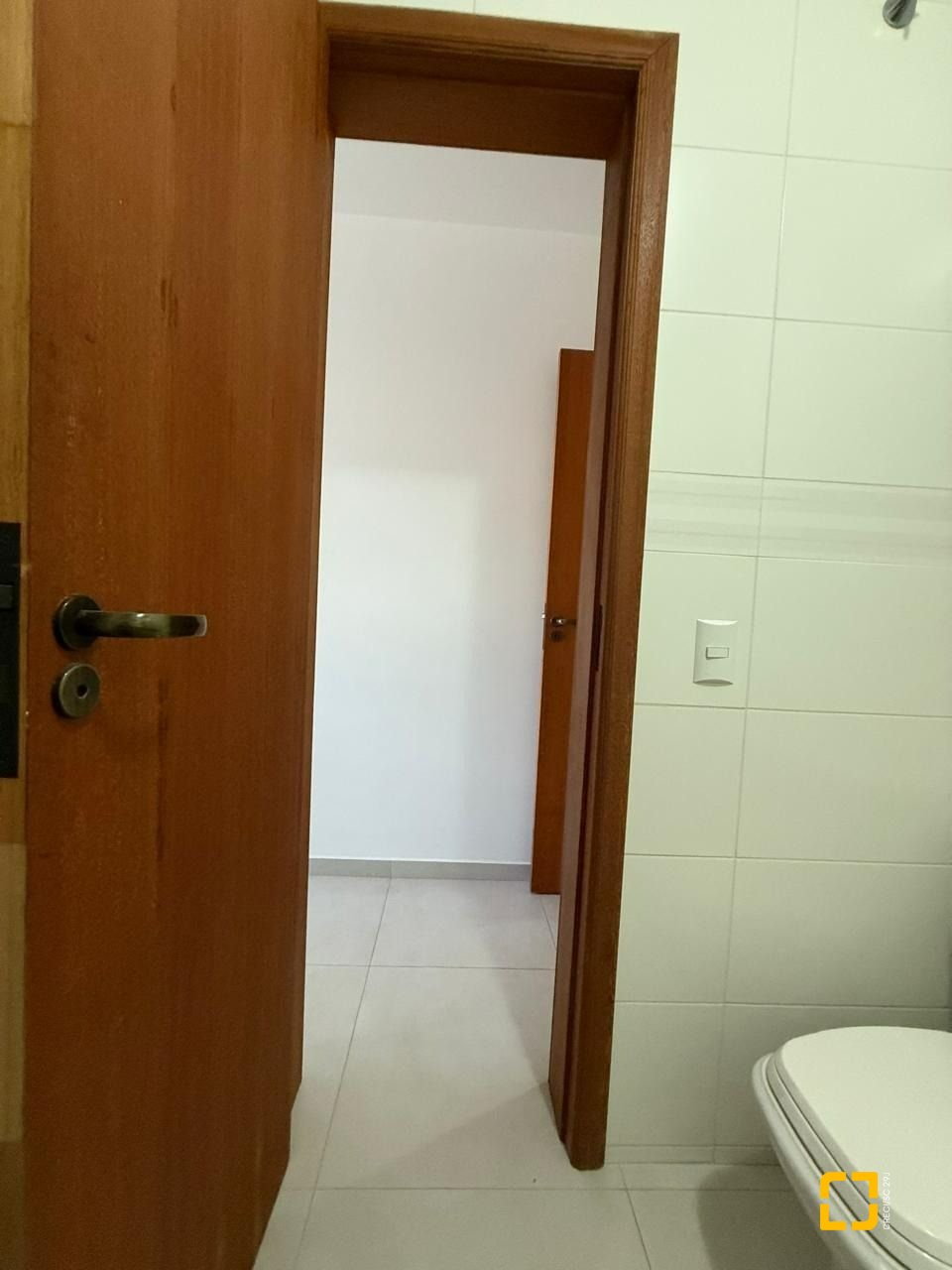 Casa com 291m², 9 quartos (sendo 4 suítes), 2 garagens, no bairro Cachoeira do Bom Jesus em Florianópolis