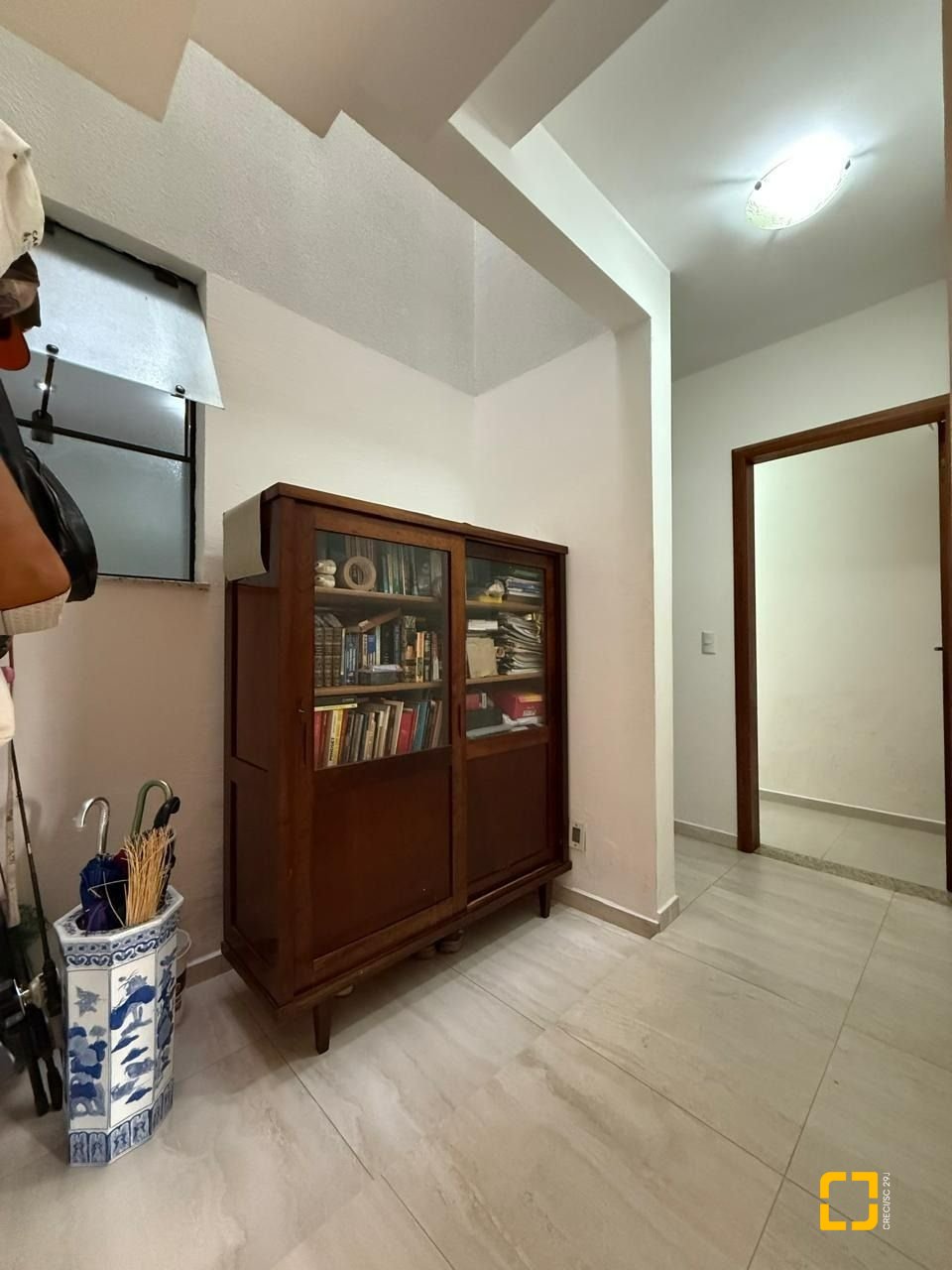 Casa com 291m², 9 quartos (sendo 4 suítes), 2 garagens, no bairro Cachoeira do Bom Jesus em Florianópolis