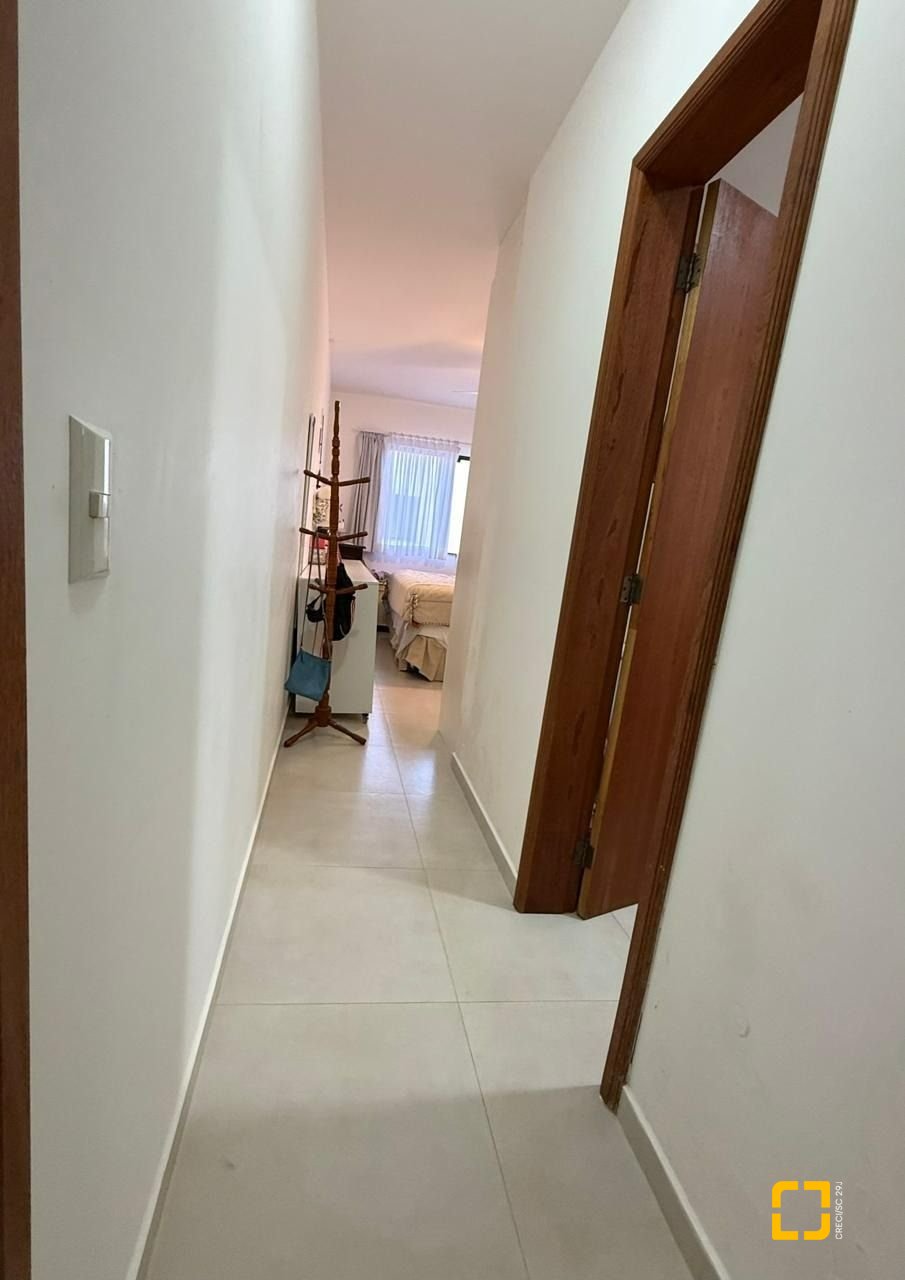 Casa com 291m², 9 quartos (sendo 4 suítes), 2 garagens, no bairro Cachoeira do Bom Jesus em Florianópolis