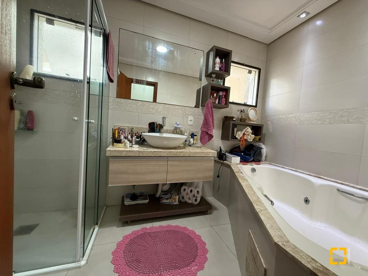 Casa com 291m², 9 quartos (sendo 4 suítes), 2 garagens, no bairro Cachoeira do Bom Jesus em Florianópolis