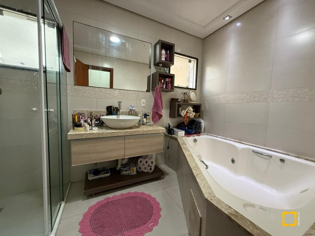 Casa com 291m², 9 quartos (sendo 4 suítes), 2 garagens, no bairro Cachoeira do Bom Jesus em Florianópolis