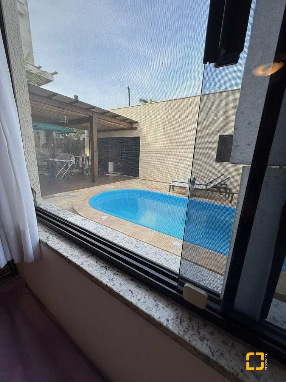 Casa com 291m², 9 quartos (sendo 4 suítes), 2 garagens, no bairro Cachoeira do Bom Jesus em Florianópolis
