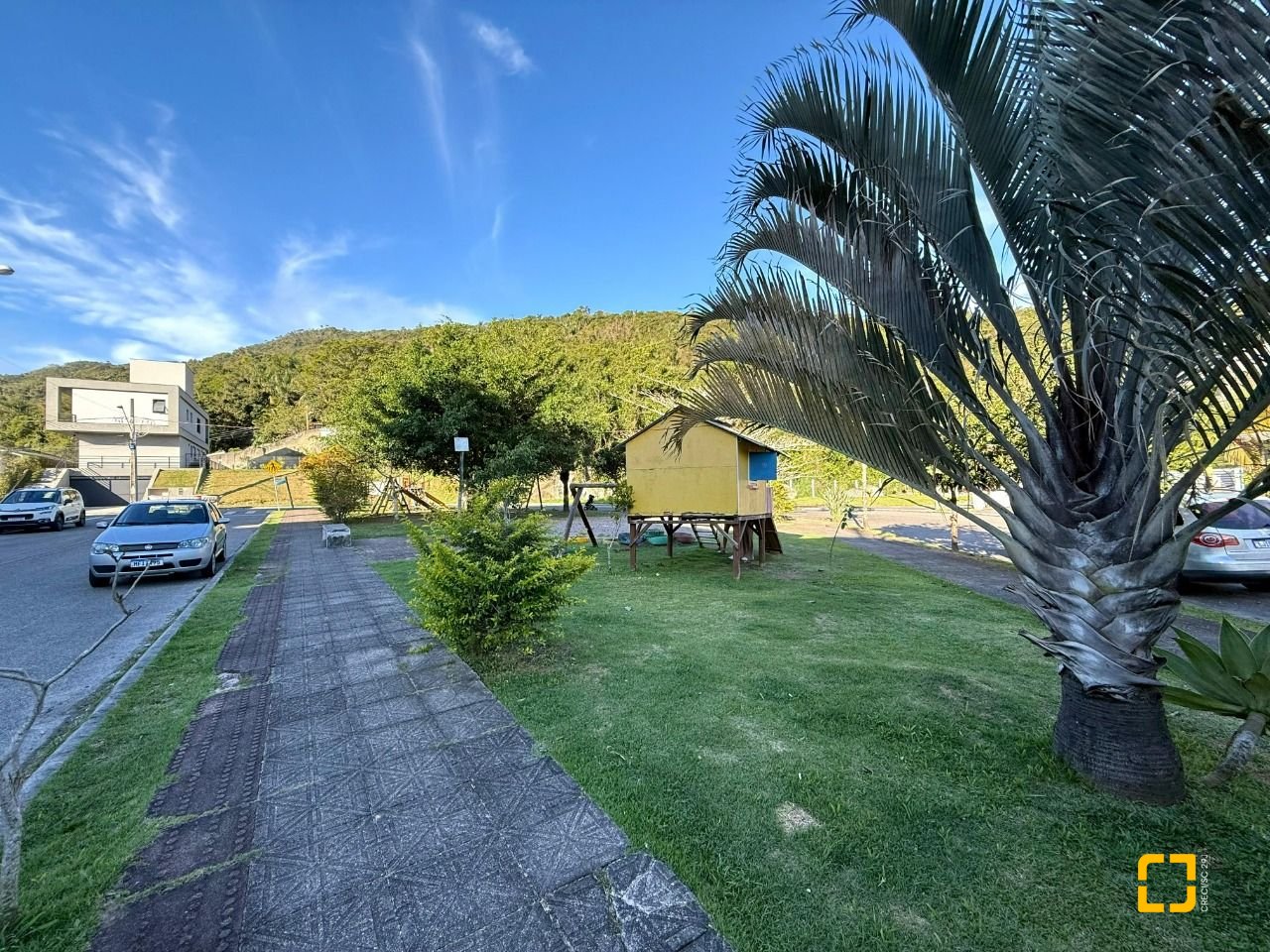 Casa com 291m², 9 quartos (sendo 4 suítes), 2 garagens, no bairro Cachoeira do Bom Jesus em Florianópolis