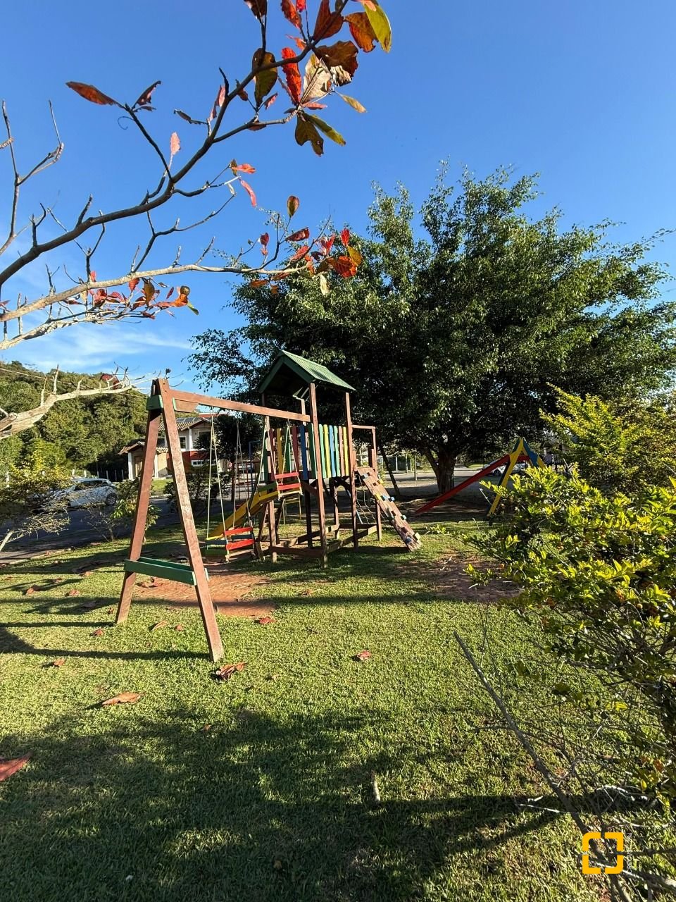 Casa com 291m², 9 quartos (sendo 4 suítes), 2 garagens, no bairro Cachoeira do Bom Jesus em Florianópolis