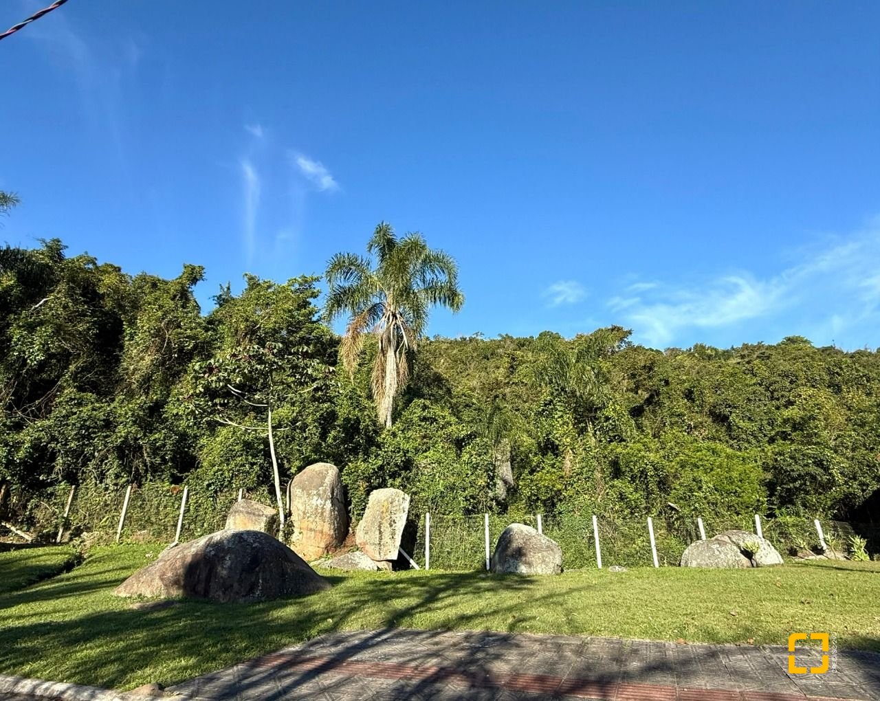 Casa com 291m², 9 quartos (sendo 4 suítes), 2 garagens, no bairro Cachoeira do Bom Jesus em Florianópolis