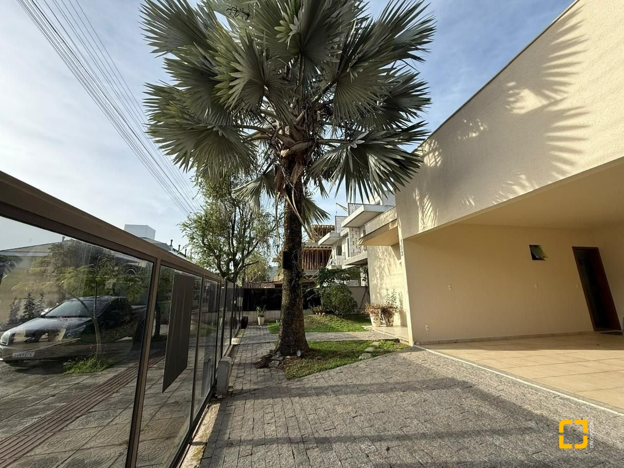 Casa com 291m², 9 quartos (sendo 4 suítes), 2 garagens, no bairro Cachoeira do Bom Jesus em Florianópolis