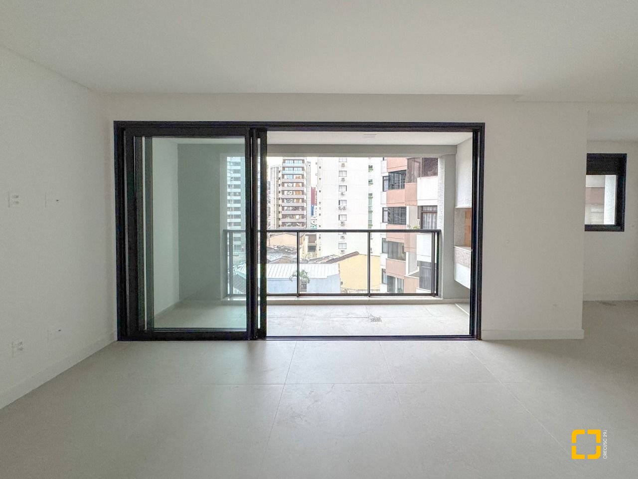 Apartamento com 80m², 3 quartos (sendo 1 suíte), 1 garagem, no bairro Centro em Florianópolis