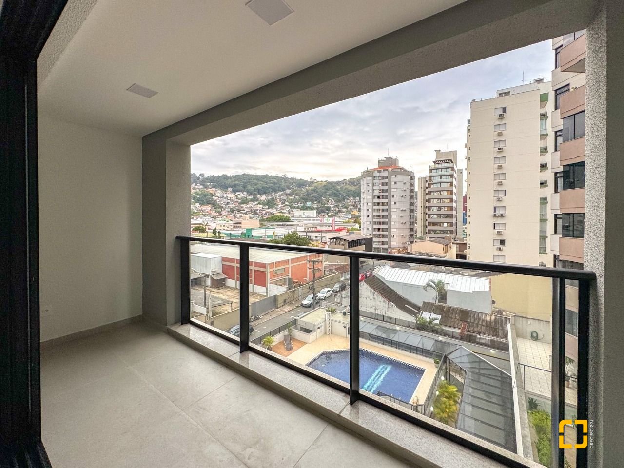 Apartamento com 80m², 3 quartos (sendo 1 suíte), 1 garagem, no bairro Centro em Florianópolis