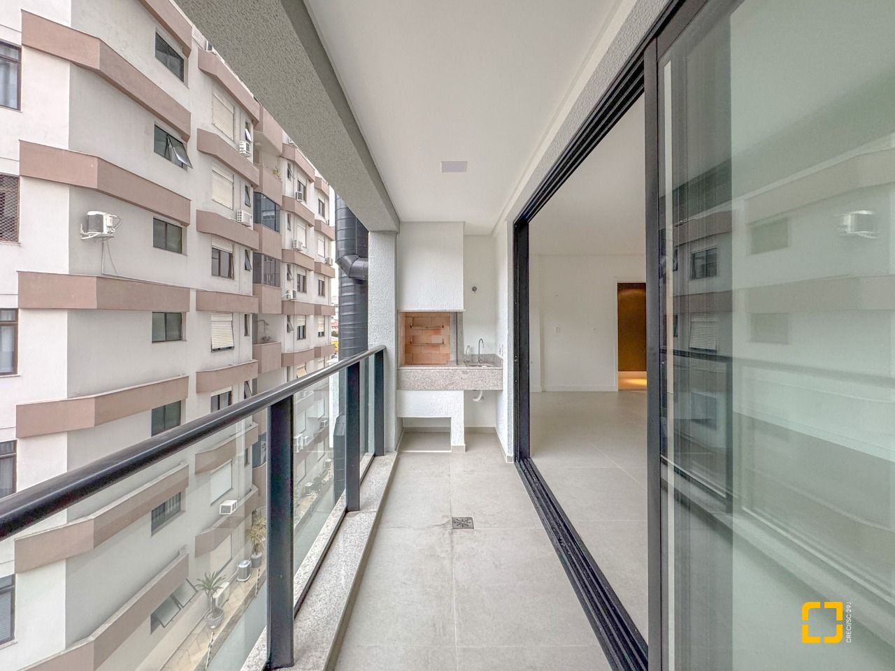 Apartamento com 80m², 3 quartos (sendo 1 suíte), 1 garagem, no bairro Centro em Florianópolis