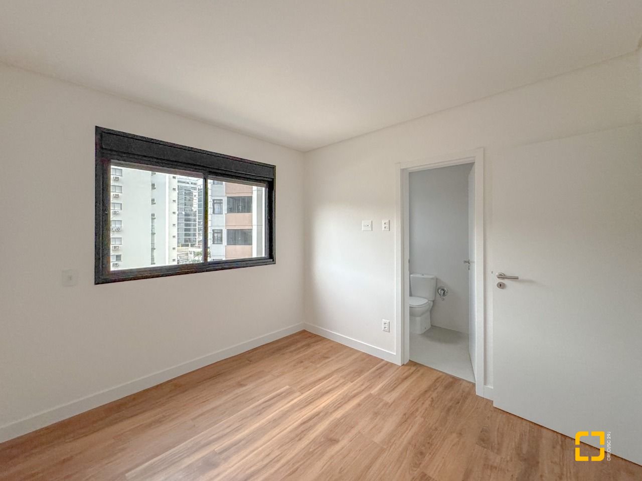 Apartamento com 80m², 3 quartos (sendo 1 suíte), 1 garagem, no bairro Centro em Florianópolis