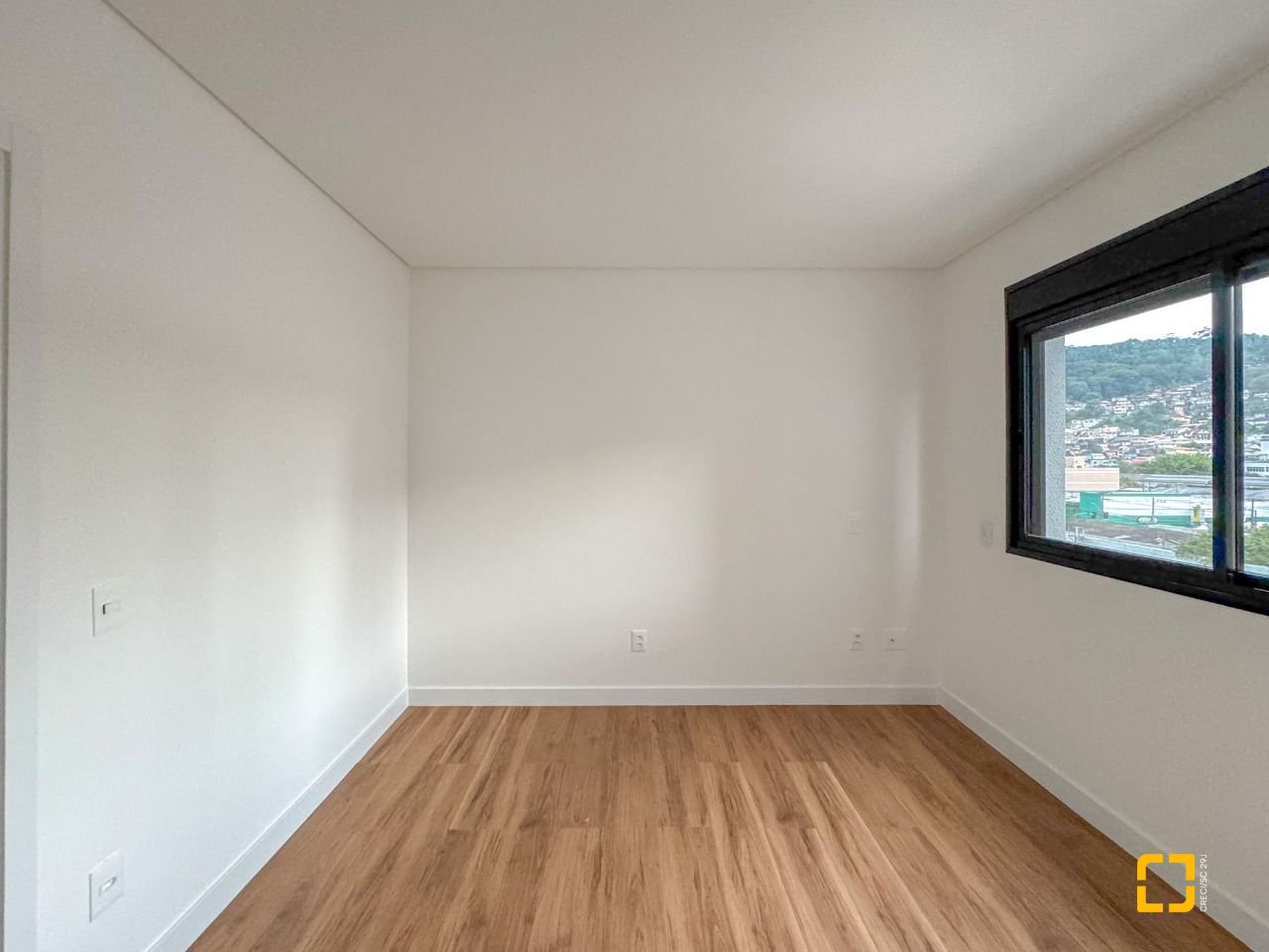 Apartamento com 80m², 3 quartos (sendo 1 suíte), 1 garagem, no bairro Centro em Florianópolis