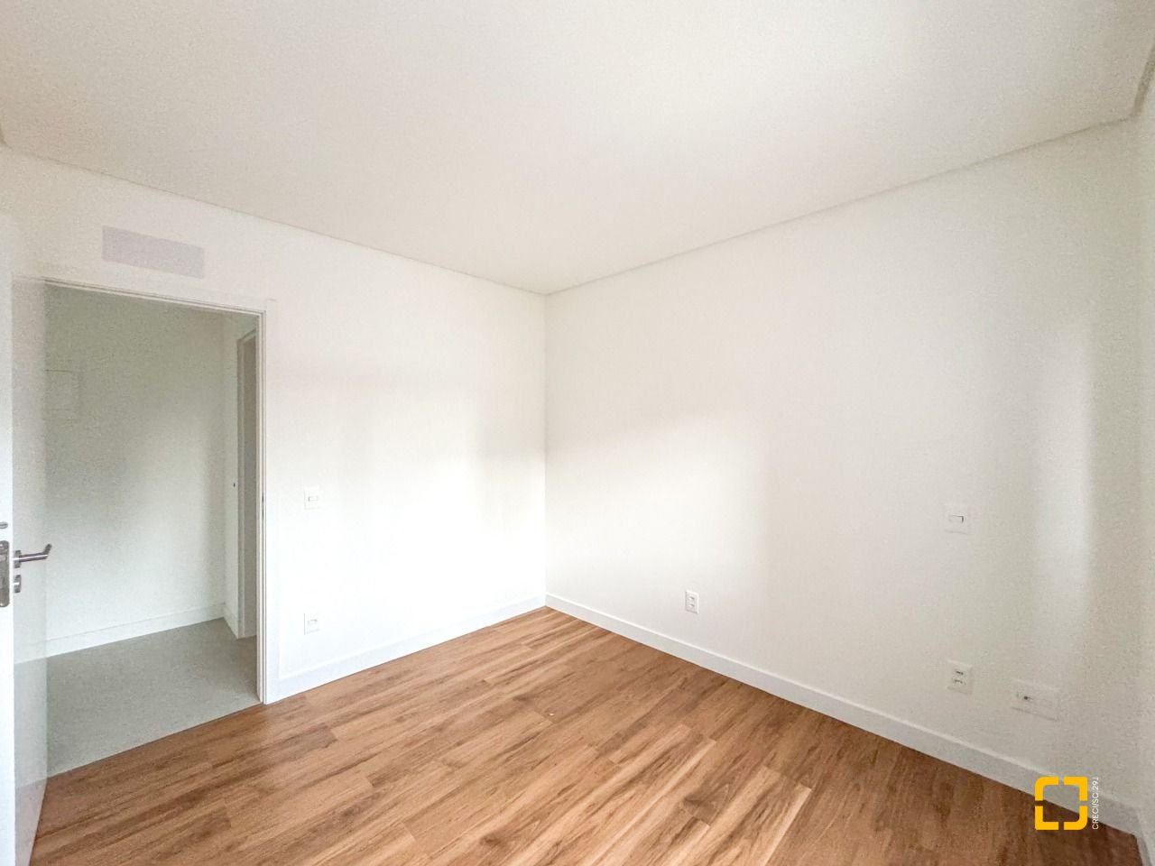 Apartamento com 80m², 3 quartos (sendo 1 suíte), 1 garagem, no bairro Centro em Florianópolis
