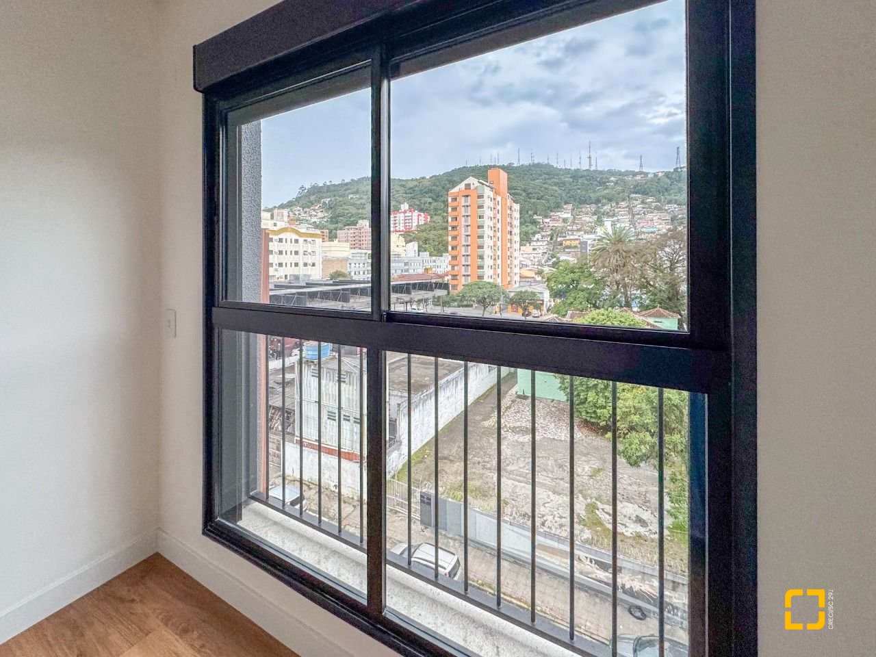 Apartamento com 80m², 3 quartos (sendo 1 suíte), 1 garagem, no bairro Centro em Florianópolis