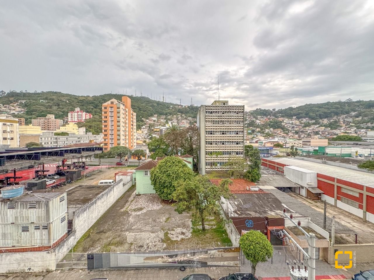 Apartamento com 80m², 3 quartos (sendo 1 suíte), 1 garagem, no bairro Centro em Florianópolis