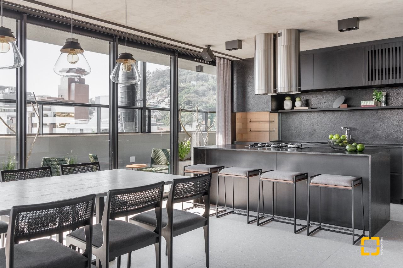 Apartamento com 80m², 3 quartos (sendo 1 suíte), 1 garagem, no bairro Centro em Florianópolis