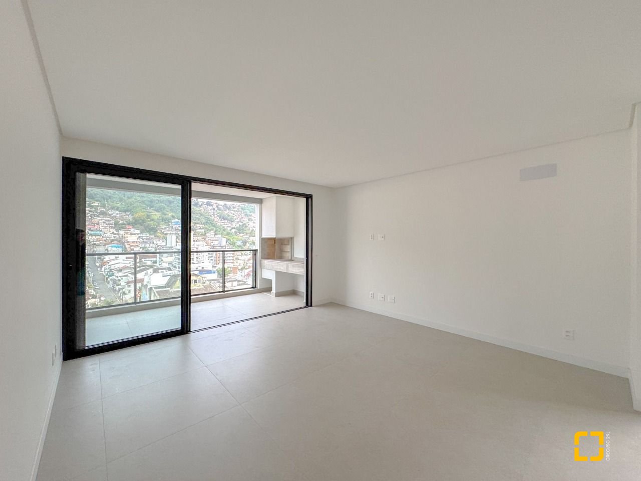 Apartamento com 117m², 4 quartos (sendo 1 suíte), 2 garagens, no bairro Centro em Florianópolis